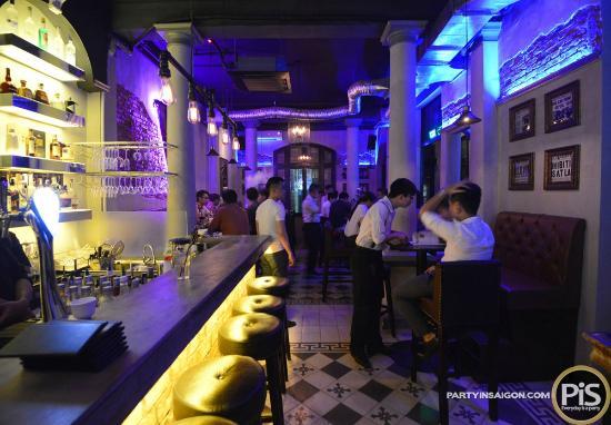V Room Bar